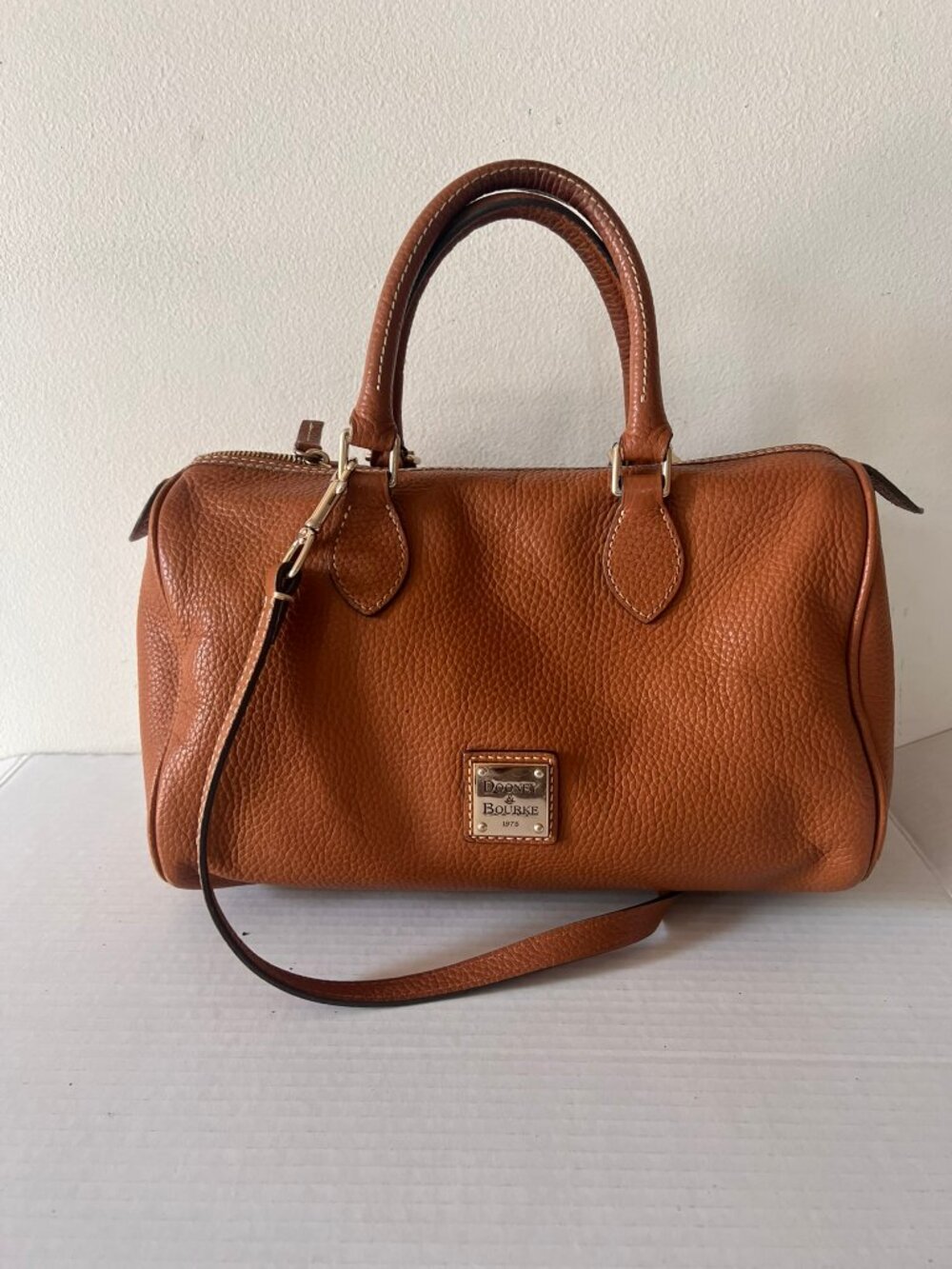 DOONEY & BOURKE PEBBLED LEATHER BARREL SATCHEL HANDBAG